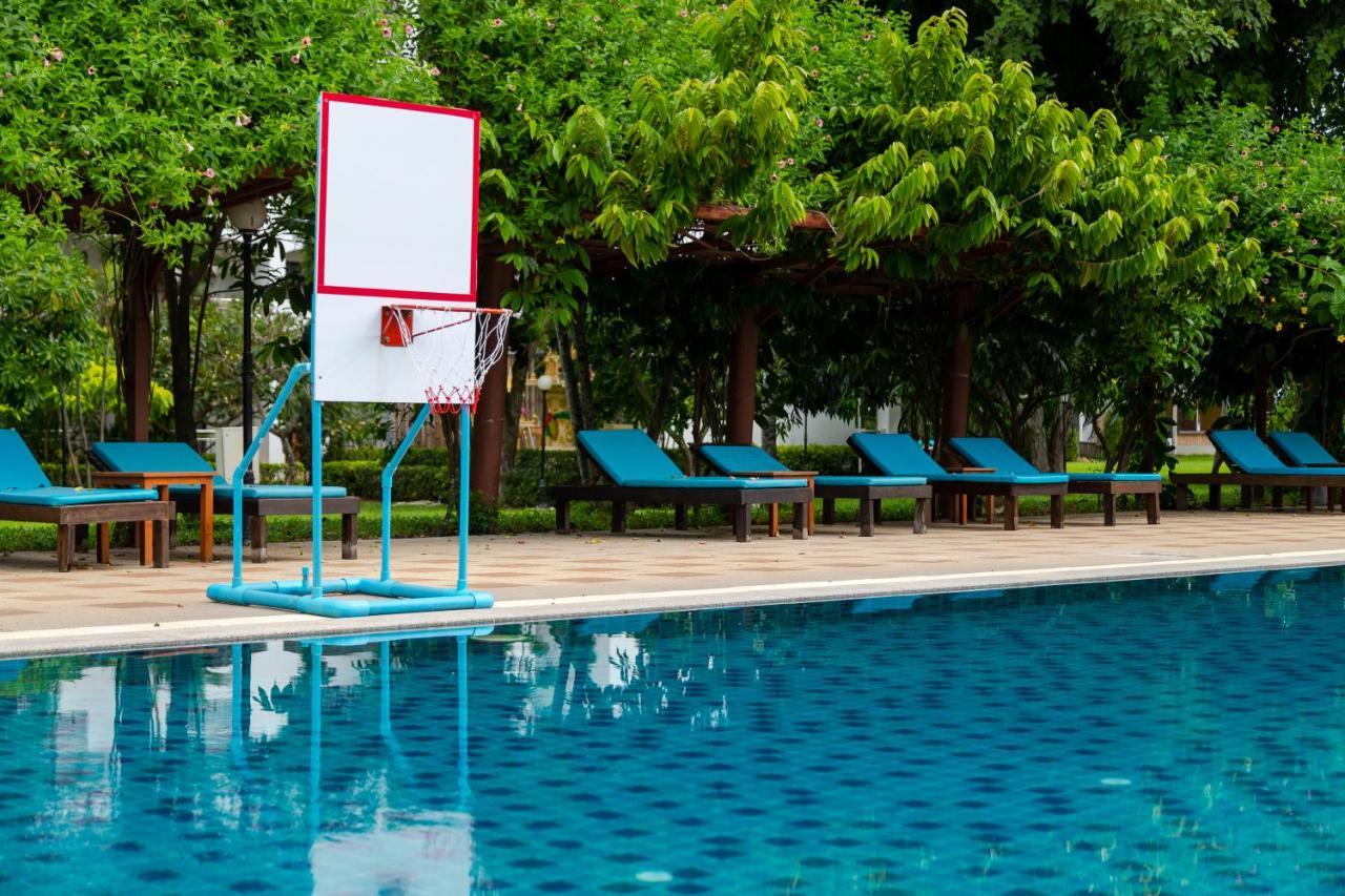 Pinnacle Grand Jomtien Resort And Beach Club На Джомтиен Екстериор снимка