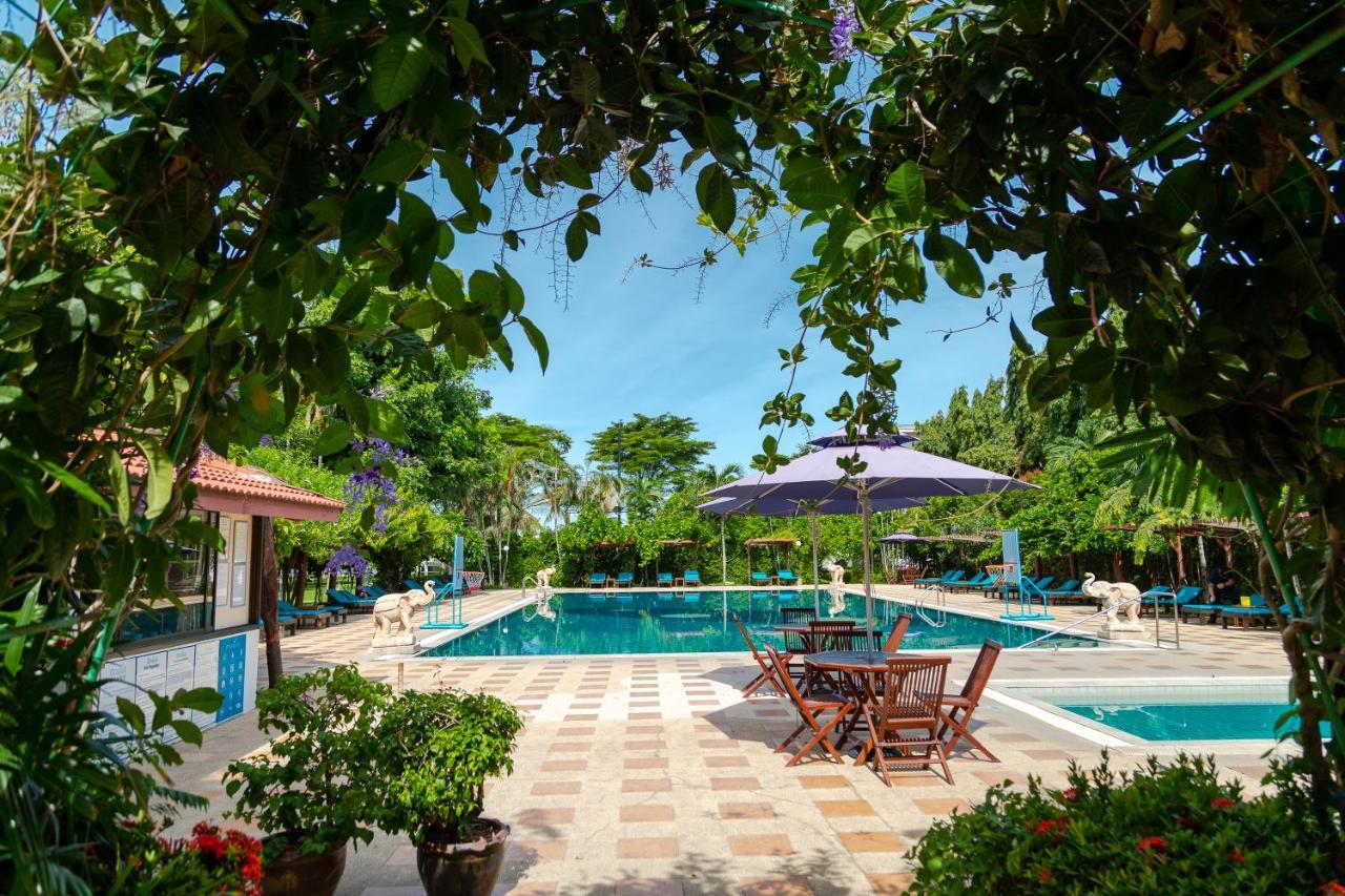 Pinnacle Grand Jomtien Resort And Beach Club На Джомтиен Екстериор снимка